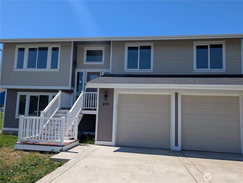 Photo of 201 Stanley Avenue, Algona, WA 98001 (MLS # 2534746)
