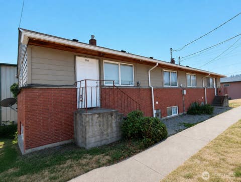 Photo of 701 S Kenyon Street, Seattle, WA 98108 (MLS # 2566617)
