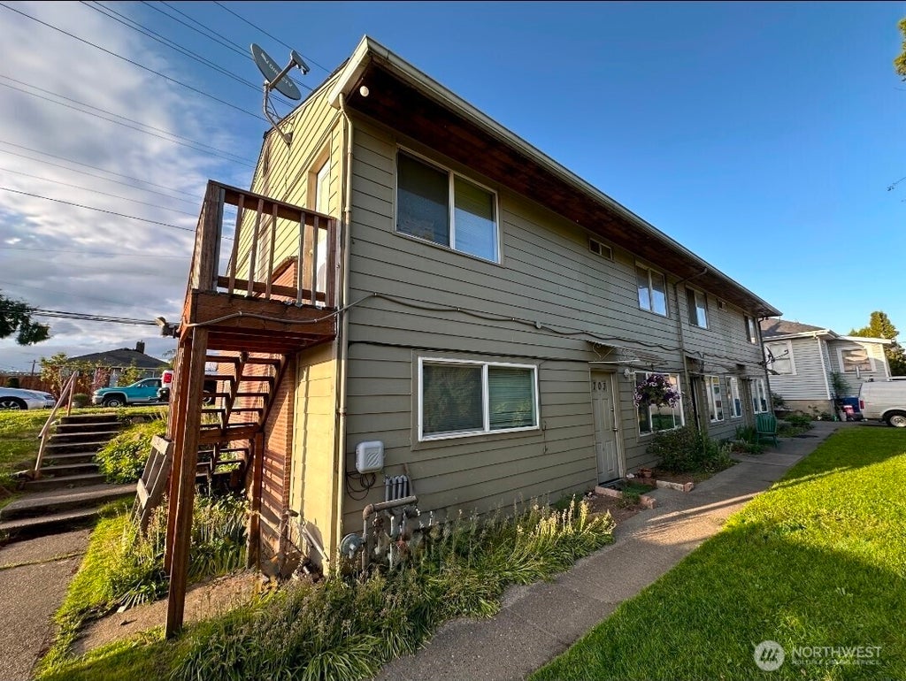 Photo of 701 S Kenyon Street, Seattle, WA 98108 (MLS # 2566617)
