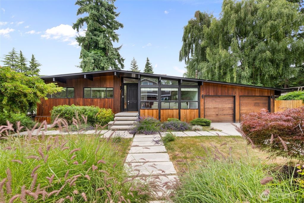 Photo of 4018 89th Avenue SE, Mercer Island, WA 98040 (MLS # 2408300)