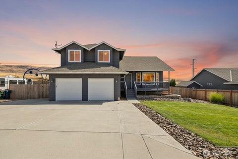 Photo of 2502 Harvester Loop LOOP, East Wenatchee, WA 98802 (MLS # 2579863)
