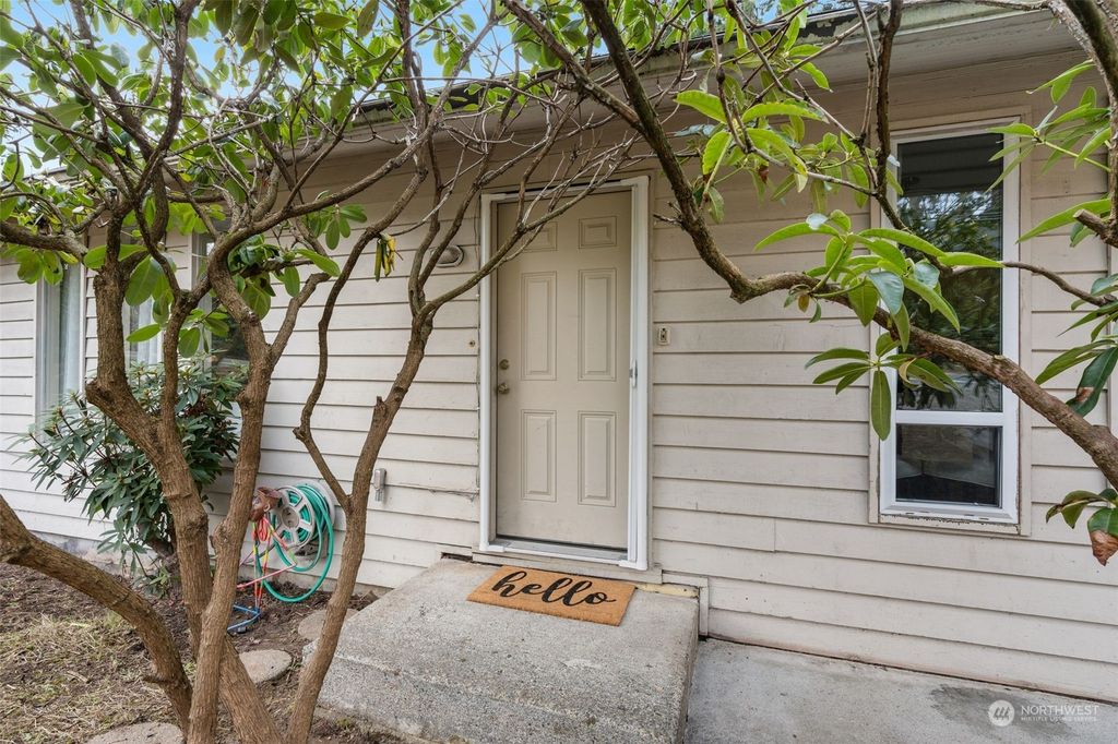 Photo of 15504 44th Avenue W, Lynnwood, WA 98087 (MLS # 2323331)