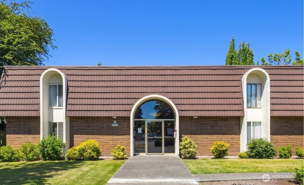 Photo of 11012 NE 68th Street #511, Kirkland, WA 98033 (MLS # 2386502)