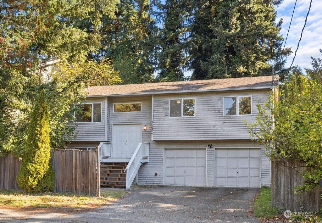 Photo of 10006 Sandpoint Way NE, Seattle, WA 98125 (MLS # 2298458)
