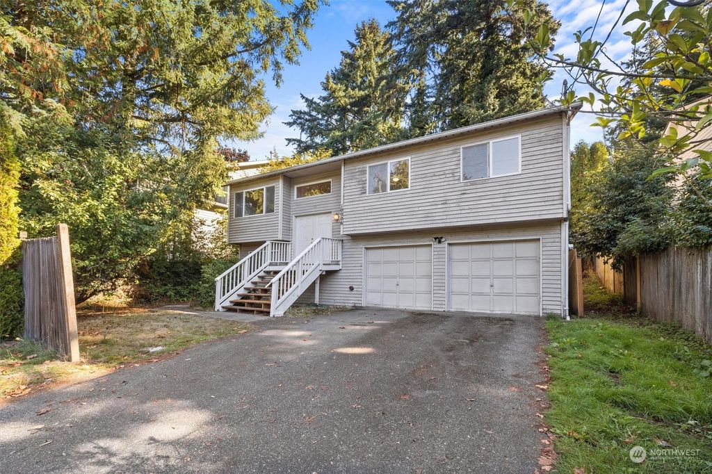 Photo of 10006 Sandpoint Way NE, Seattle, WA 98125 (MLS # 2298458)