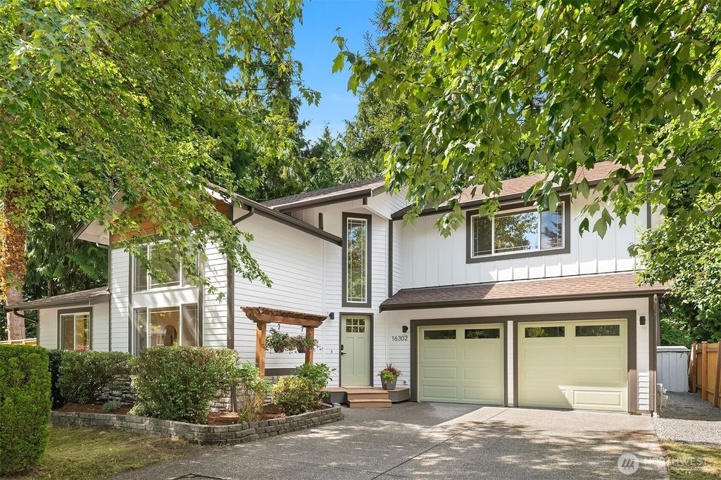 Photo of 16302 NE 104th Street, Redmond, WA 98052 (MLS # 2396327)