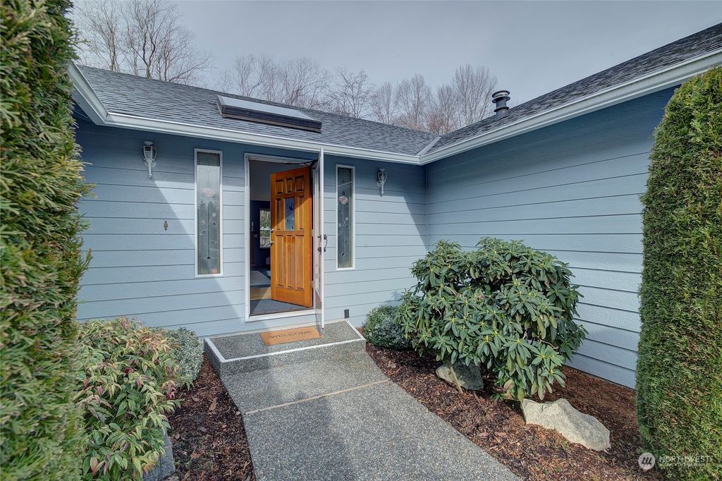 Photo of 2927 209th Place SW, Lynnwood, WA 98036 (MLS # 2194736)