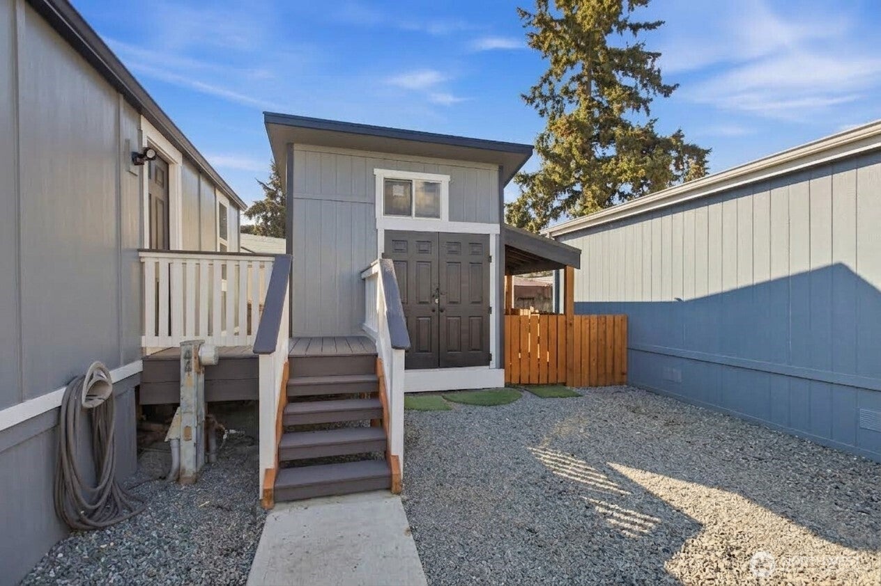 401 37th Street SE 44