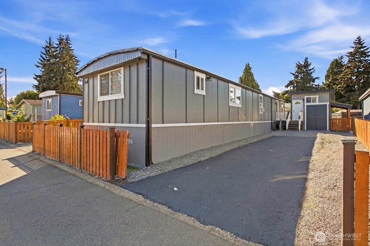 401 37th Street SE 44