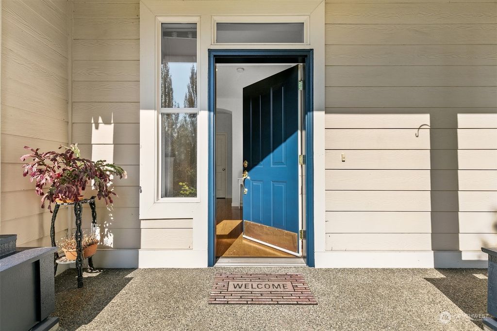 Photo of 23905 SE 7th Lane, Sammamish, WA 98074 (MLS # 2001847)