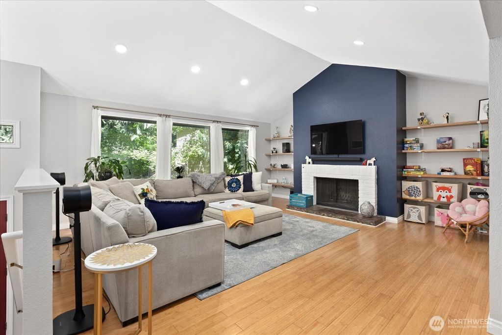 Photo of 16208 197th Avenue NE, Woodinville, WA 98077 (MLS # 2385357)
