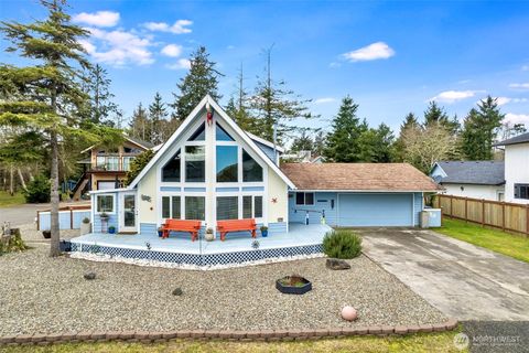 Photo of 331 Harbor View Loop SE, Ocean Shores, WA 98569 (MLS # 2471247)