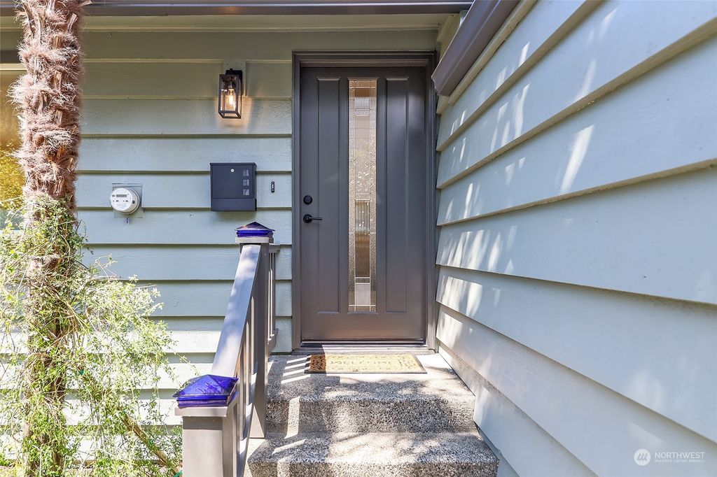 Photo of 3728 SW Ida Street, Seattle, WA 98126 (MLS # 2129110)