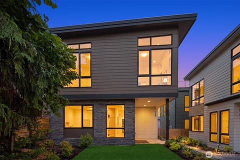 Photo of 543 16th Avenue W, Kirkland, WA 98033 (MLS # 2537521)