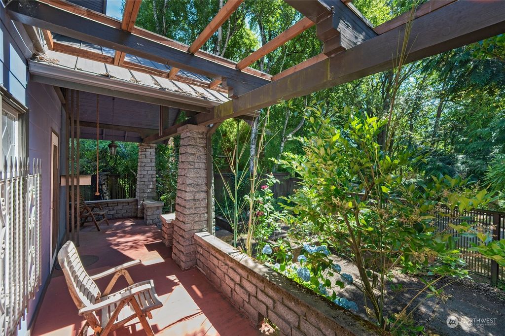 Photo of 1538 NE 62nd Street, Seattle, WA 98115 (MLS # 2269739)