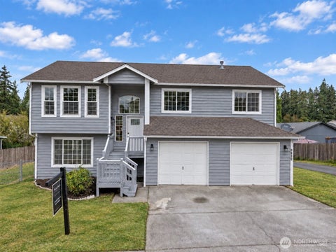 Photo of 2956 lowren Loop LOOP, Port Orchard, WA 98366 (MLS # 2553233)