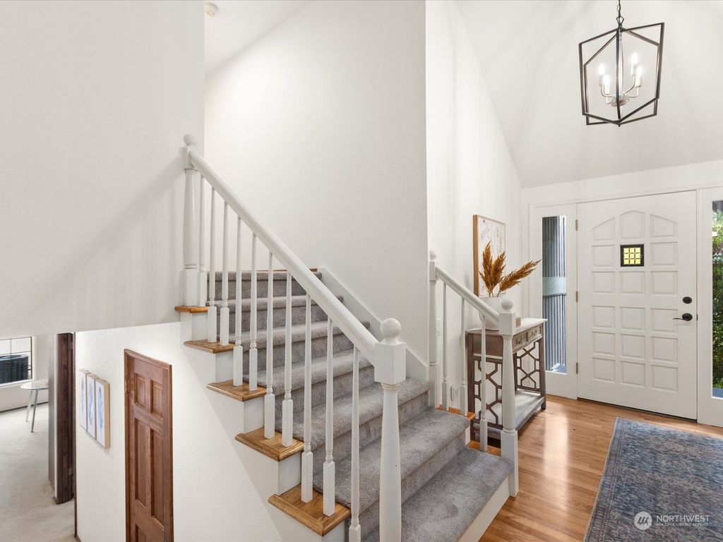 Photo of 13202 NE 55th Place, Bellevue, WA 98005 (MLS # 2272523)