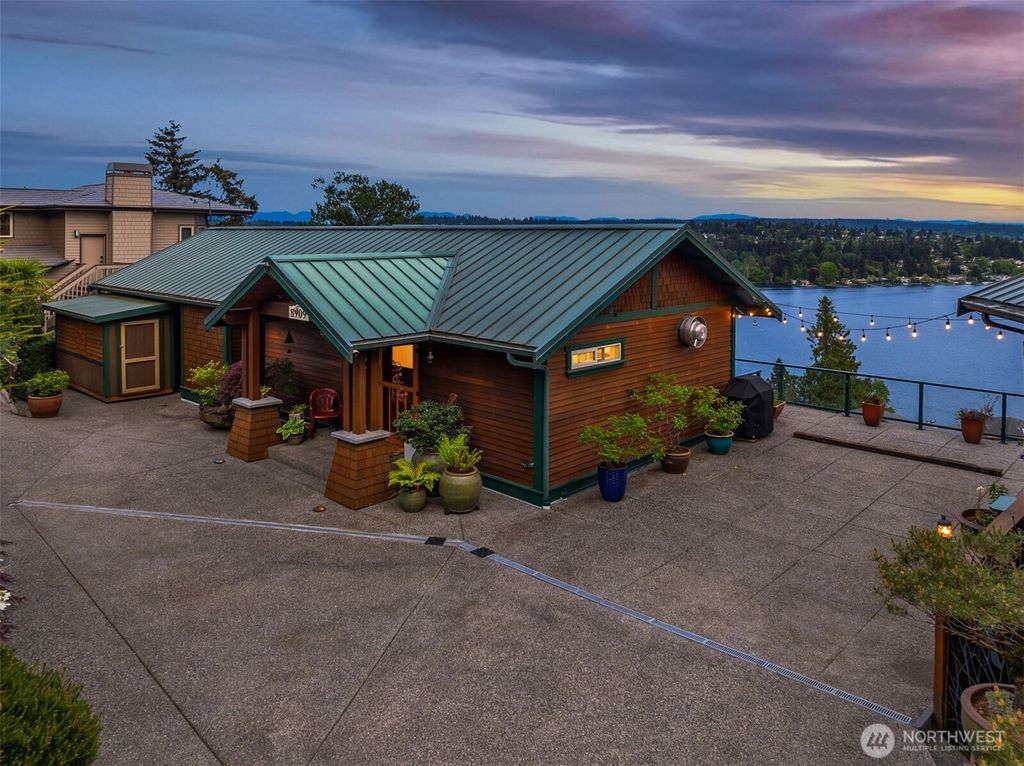 Photo of 8909 NE 118th Place, Kirkland, WA 98034 (MLS # 2522220)
