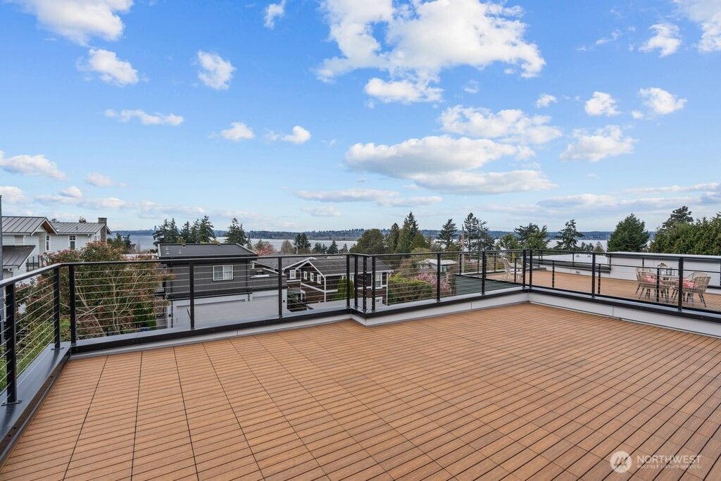 Photo of 543 16th Avenue W, Kirkland, WA 98033 (MLS # 2511678)