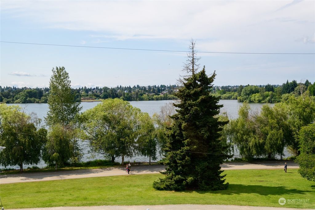 Photo of 6626 E Green Lake Way N, Seattle, WA 98103 (MLS # 2131563)