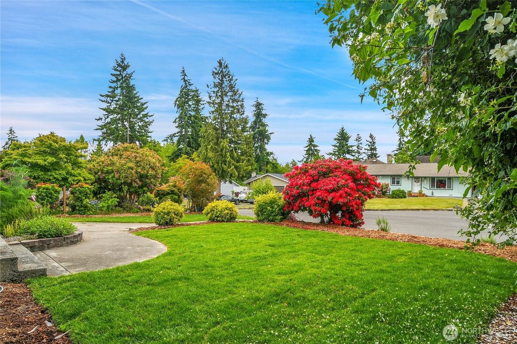 Photo of 2016 S 301st Place, Federal Way, WA 98003 (MLS # 2389111)