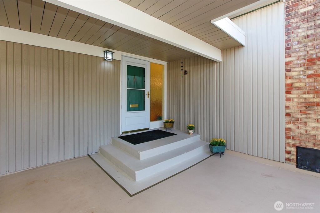 Photo of 2612 25th Avenue W, Seattle, WA 98199 (MLS # 2437233)