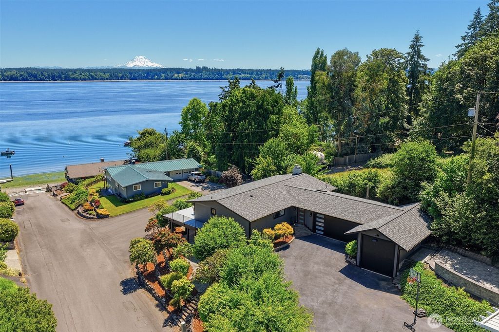 Photo of 2101 Beverly Beach Drive NW, Olympia, WA 98502 (MLS # 2540073)