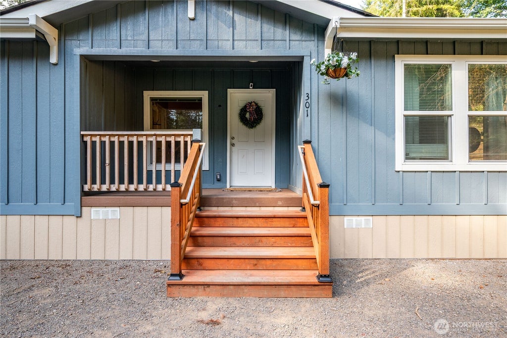 Photo of 301 Eufaula Heights Road, Longview, WA 98632 (MLS # 2576876)