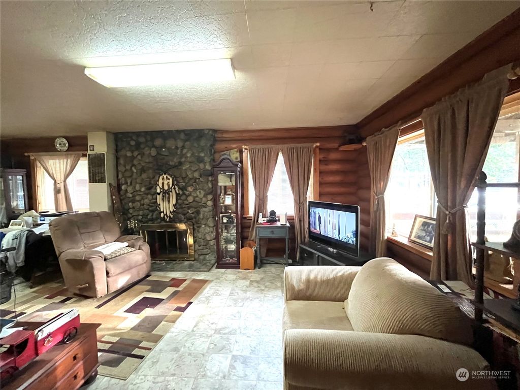 Photo of 14508 6th Avenue NE, Shoreline, WA 98155 (MLS # 2318896)