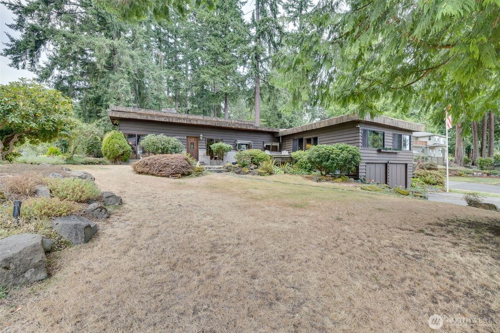 Photo of 16023 35th Avenue NE, Lake Forest Park, WA 98155 (MLS # 2422846)