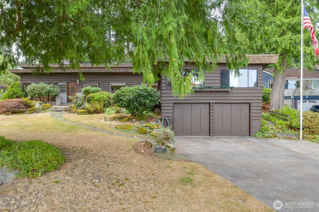 Photo of 16023 35th Avenue NE, Lake Forest Park, WA 98155 (MLS # 2422846)