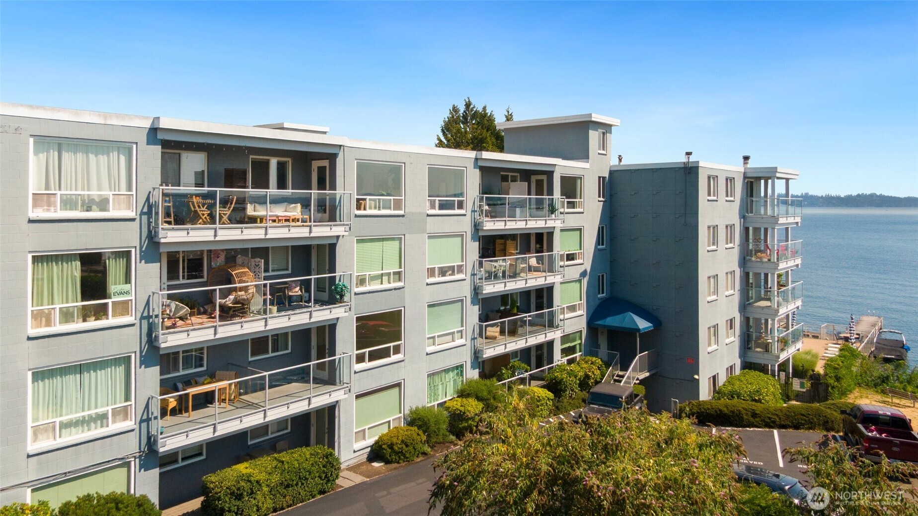 720 Lakeside Avenue S 404