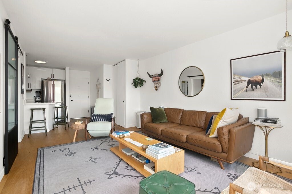 720 Lakeside Avenue S 404