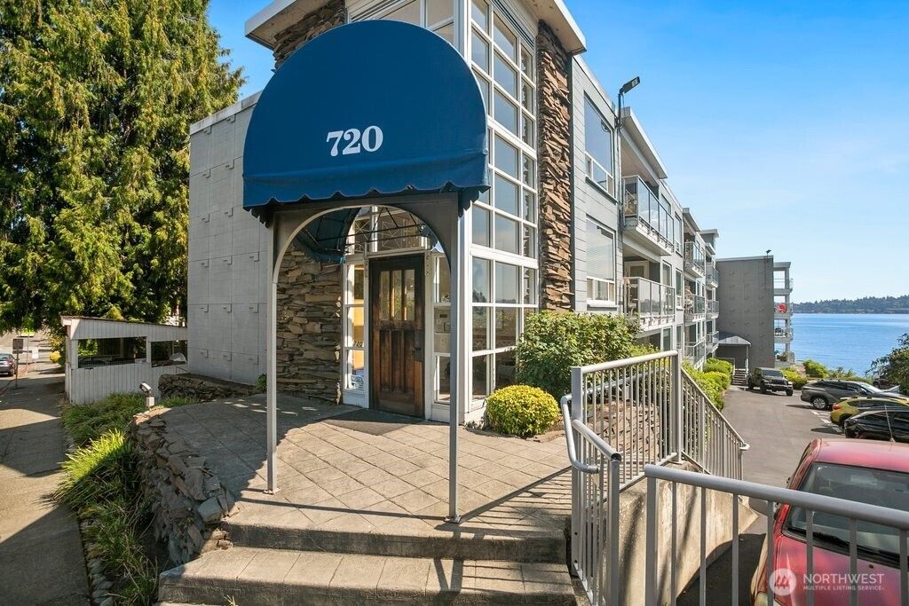 Photo of 720 Lakeside Avenue S #404, Seattle, WA 98144 (MLS # 2425960)