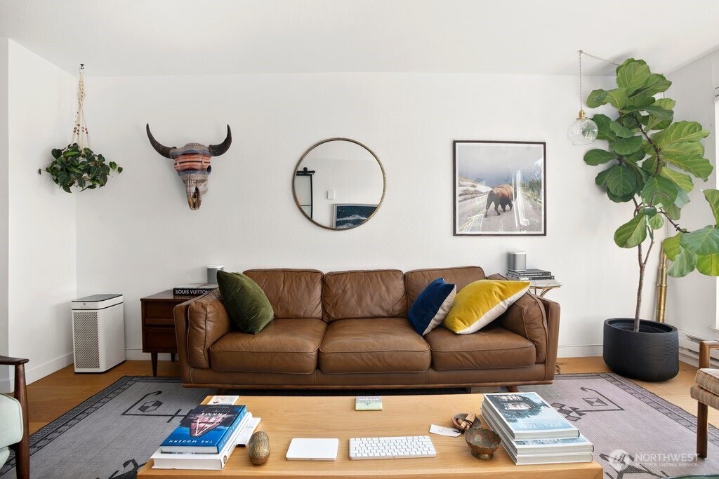 720 Lakeside Avenue S 404