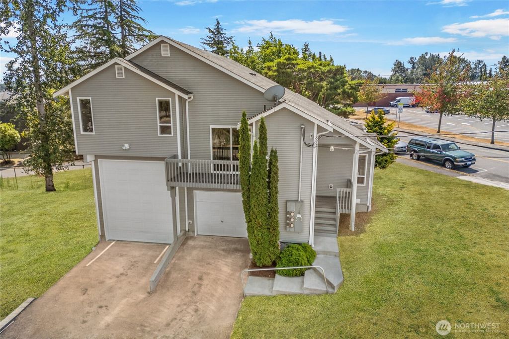 Photo of 2620 10th Street, Everett, WA 98201 (MLS # 2417124)