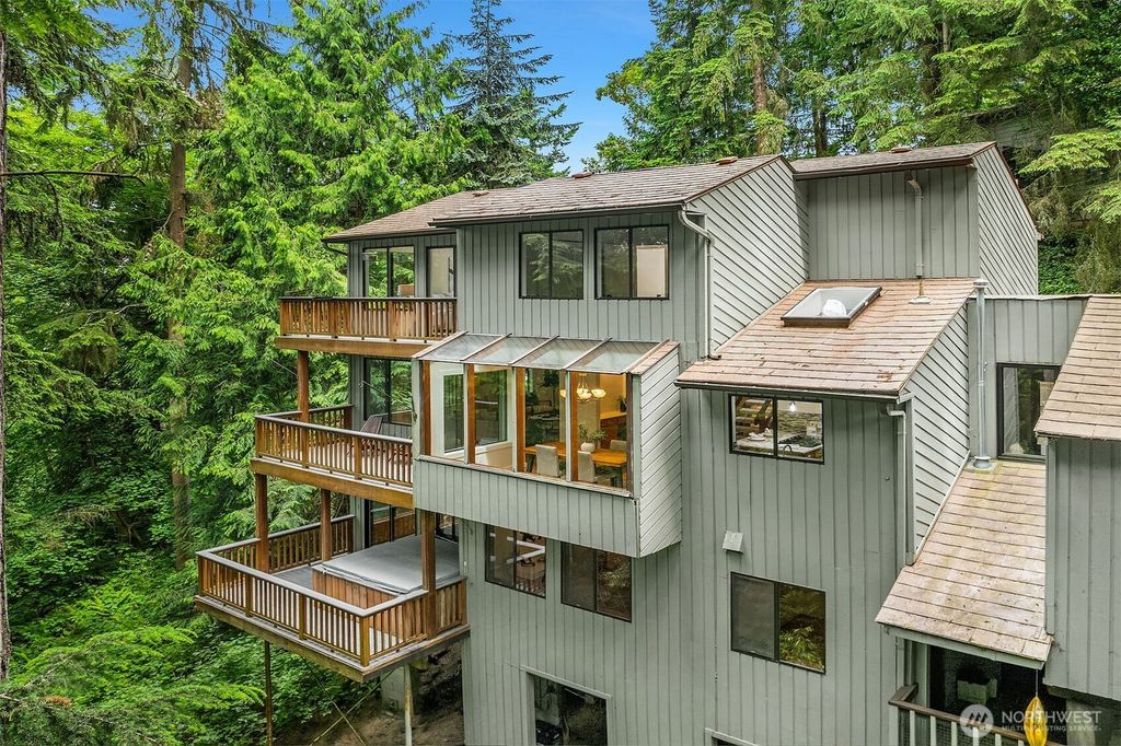 Photo of 1820 NE 177th Street, Shoreline, WA 98155 (MLS # 2393223)