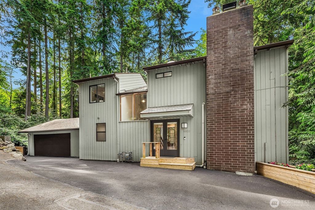 Photo of 1820 NE 177th Street, Shoreline, WA 98155 (MLS # 2393223)