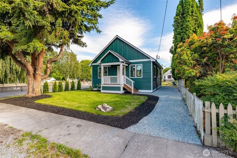 Photo of 100 Milwaukee Street, Mount Vernon, WA 98273 (MLS # 2553023)