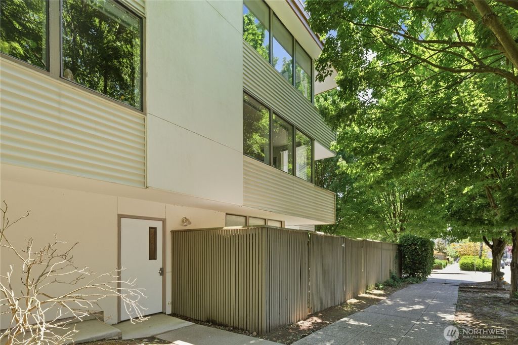 Photo of 802 N 43rd Street, Seattle, WA 98103 (MLS # 2527644)