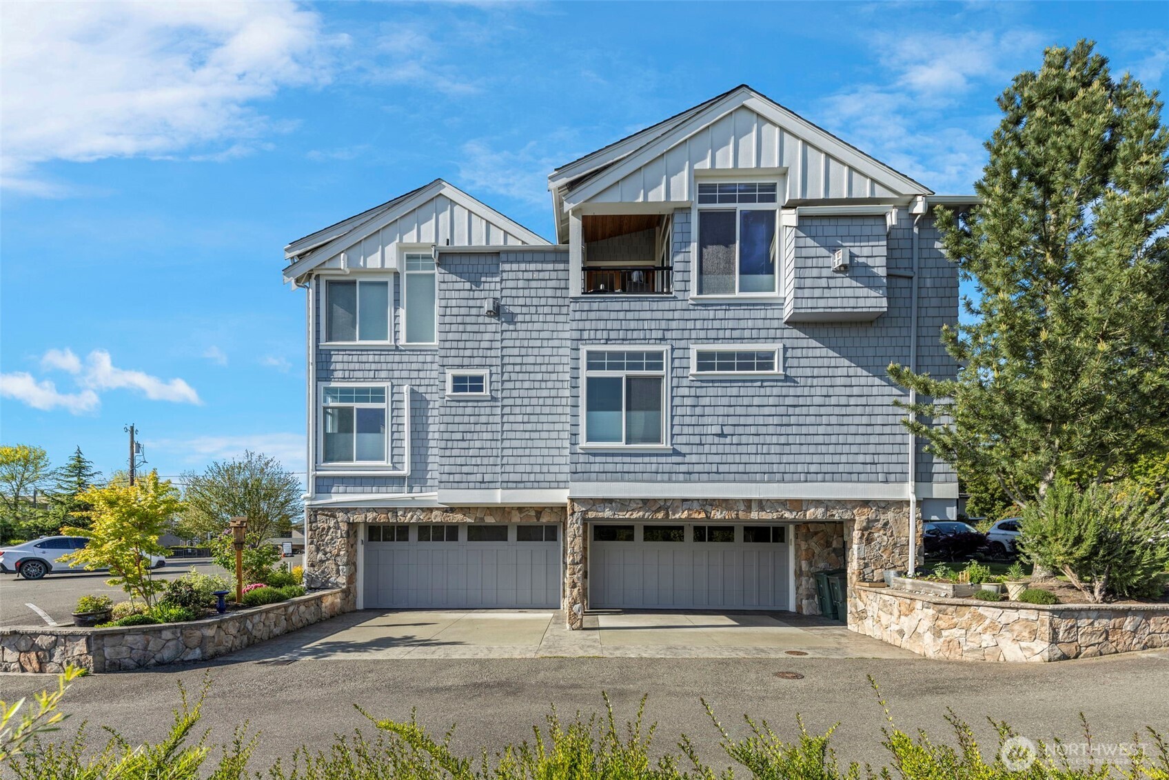 656 Daley Street 102