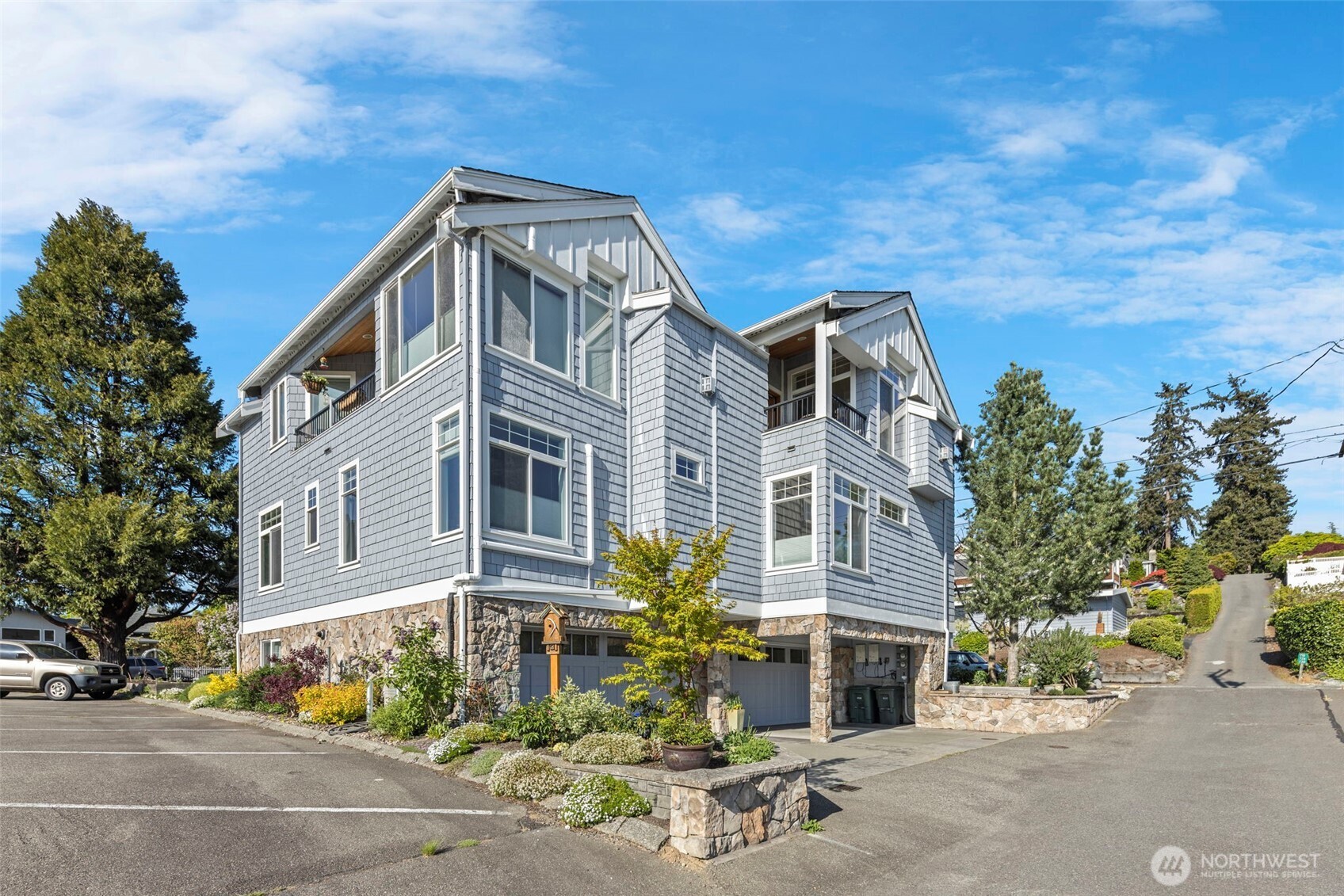 656 Daley Street 102