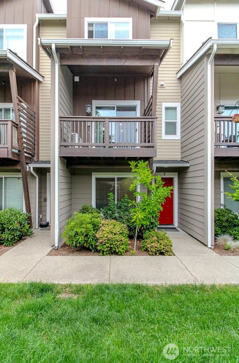 Photo of 17417 118th Ave CT E CT #F, Puyallup, WA 98374 (MLS # 2546313)