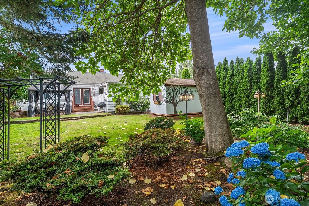 Photo of 2658 35th Avenue W, Seattle, WA 98199 (MLS # 2417817)