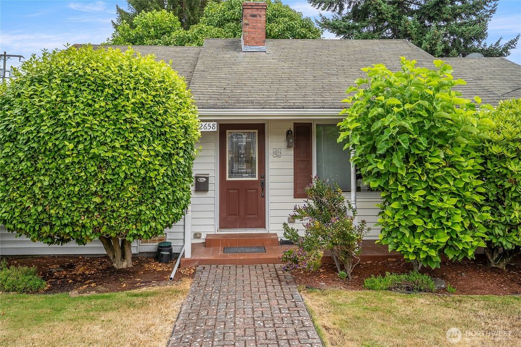 Photo of 2658 35th Avenue W, Seattle, WA 98199 (MLS # 2417817)