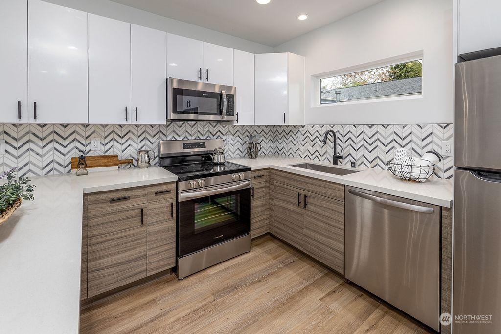 Photo of 11320 14th Avenue NE, Seattle, WA 98125 (MLS # 2214851)