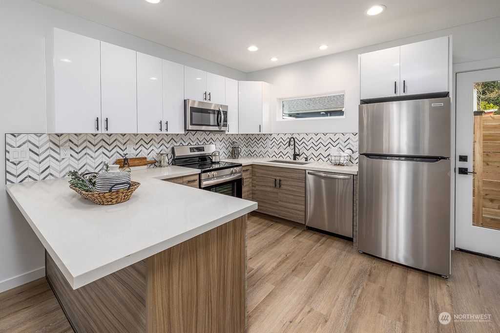 Photo of 11320 14th Avenue NE, Seattle, WA 98125 (MLS # 2214851)