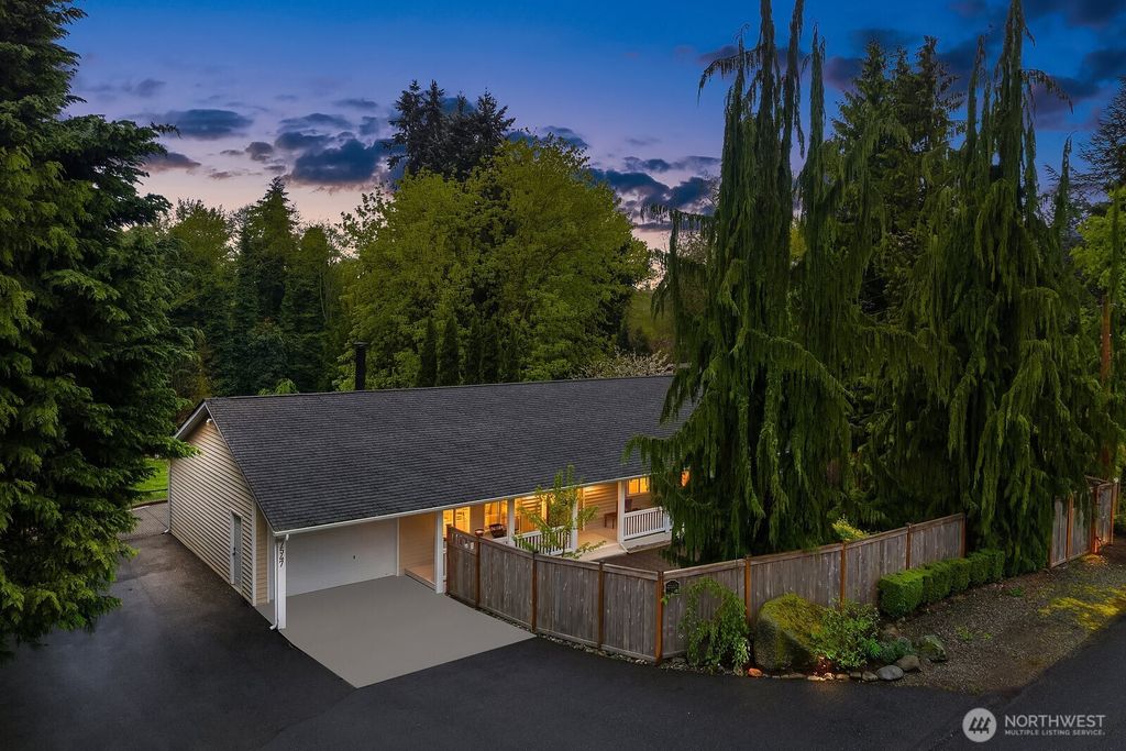 Photo of 7547 NE 200th Street, Kenmore, WA 98028 (MLS # 2514899)