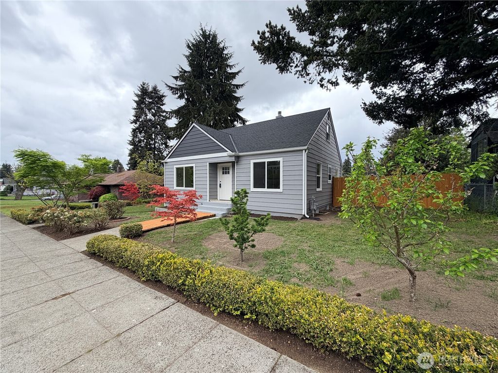 Photo of 1944 S Ash Street, Tacoma, WA 98405 (MLS # 2514379)