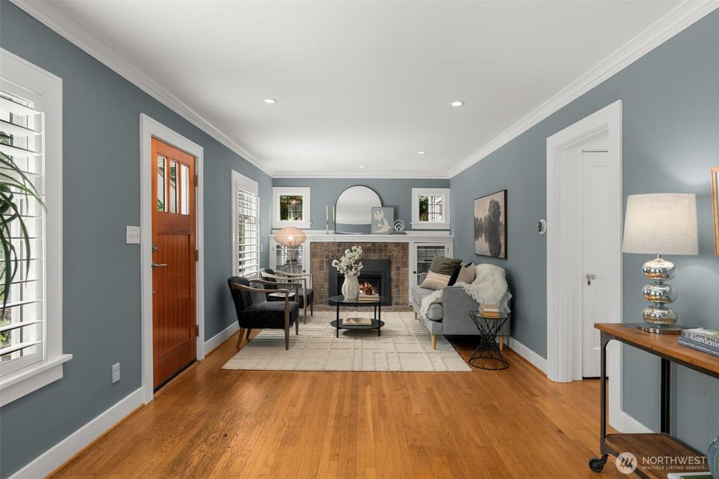 Photo of 316 W Newell Street, Seattle, WA 98119 (MLS # 2515283)